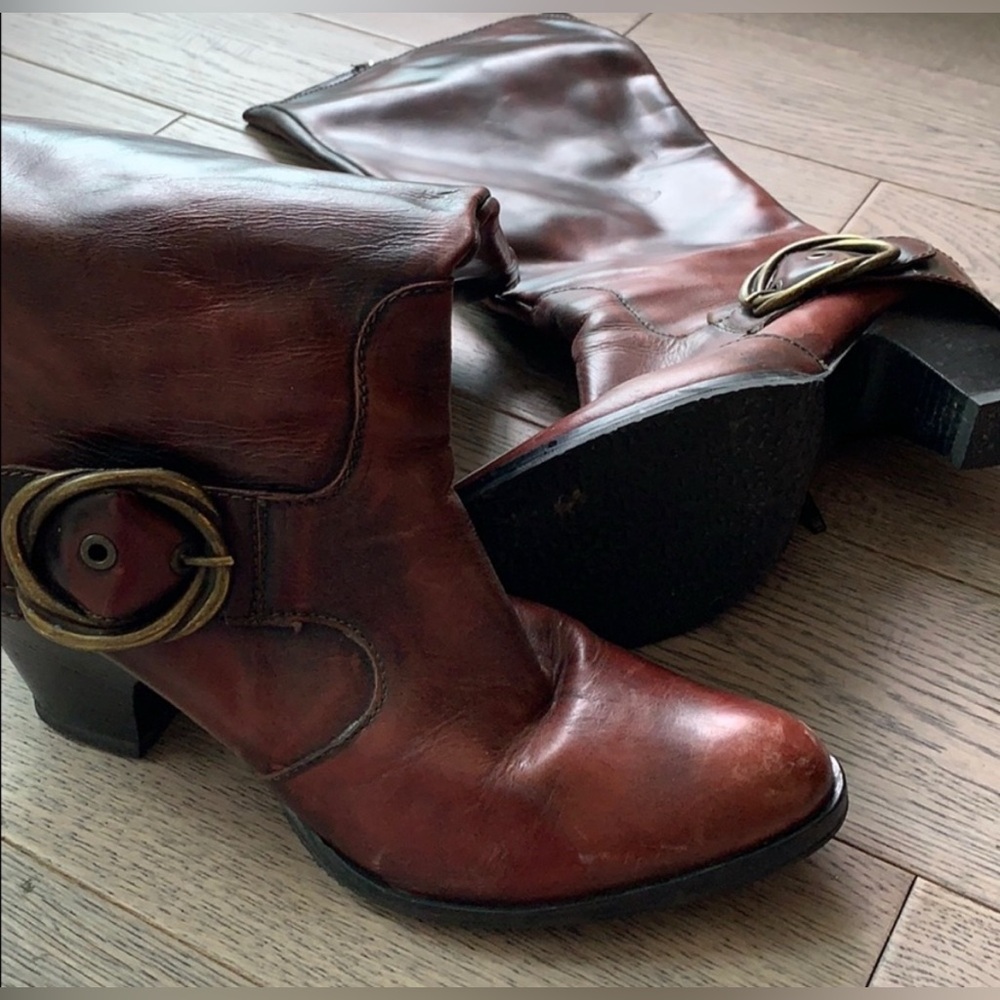 Vintage “Vibram” Distressed Italian Leather Boots (size 8.5)